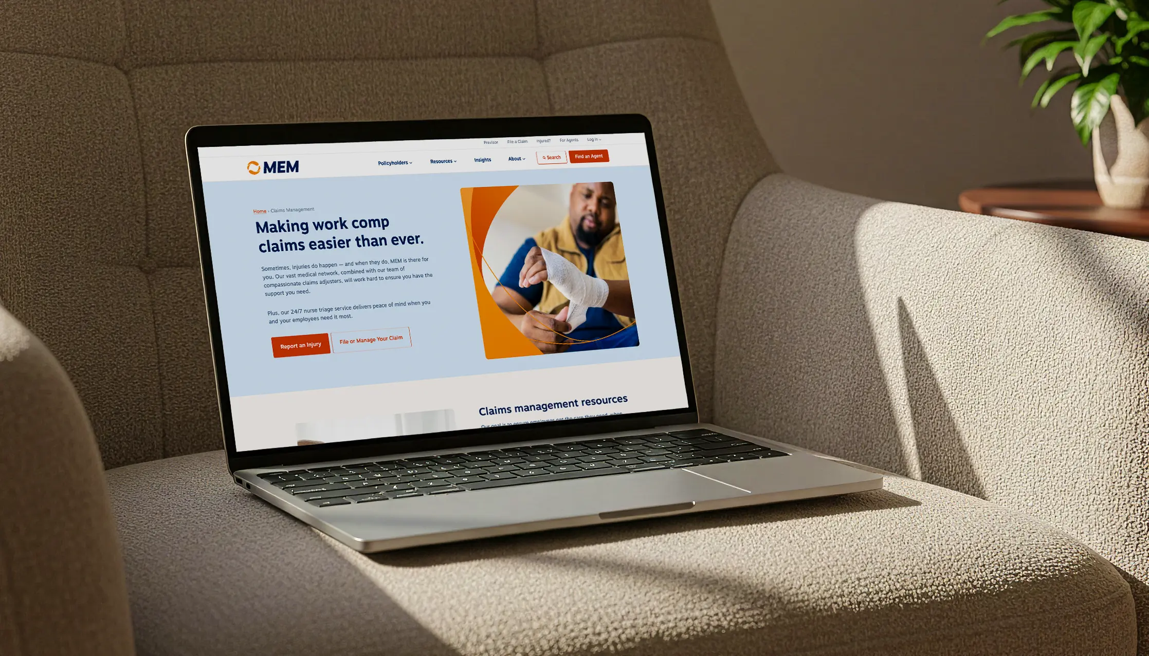 A laptop with the MEM website